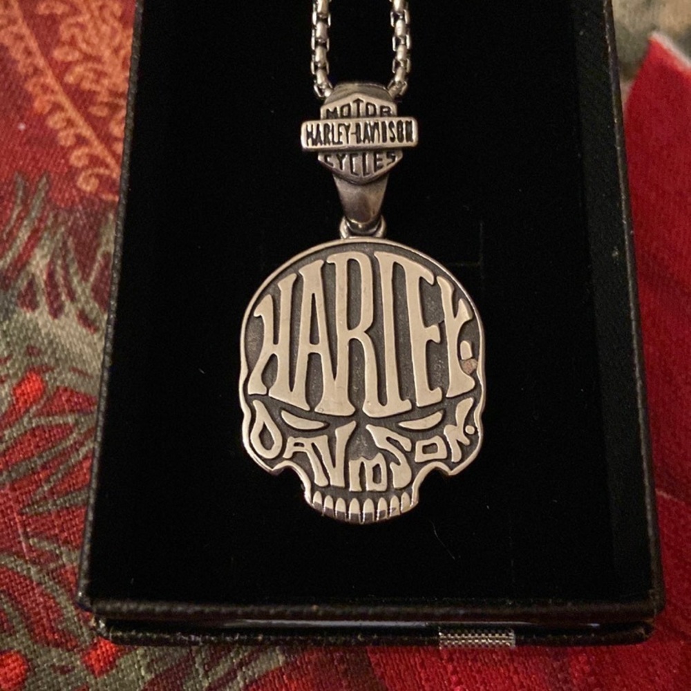 HD Willie G Skull Necklace